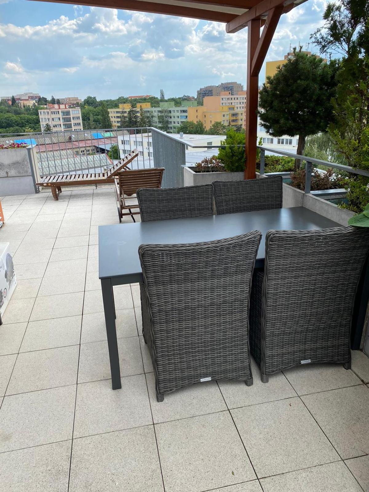 Rooftop Apartment With Pergola And Parking Прага Экстерьер фото