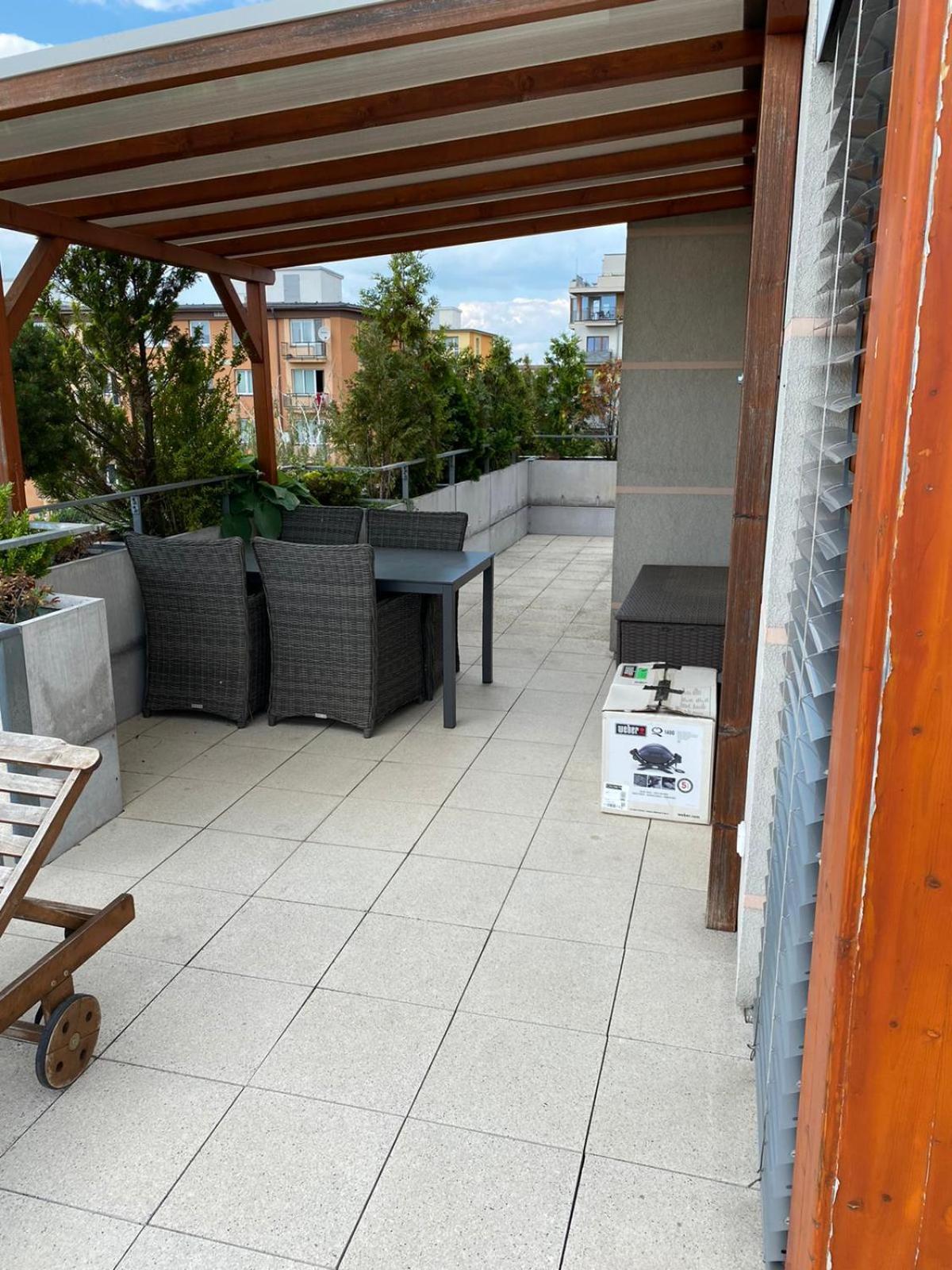 Rooftop Apartment With Pergola And Parking Прага Экстерьер фото
